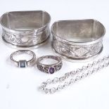 2 silver napkin rings, 2 stone set silver rings, and a silver belcher link necklace (5)