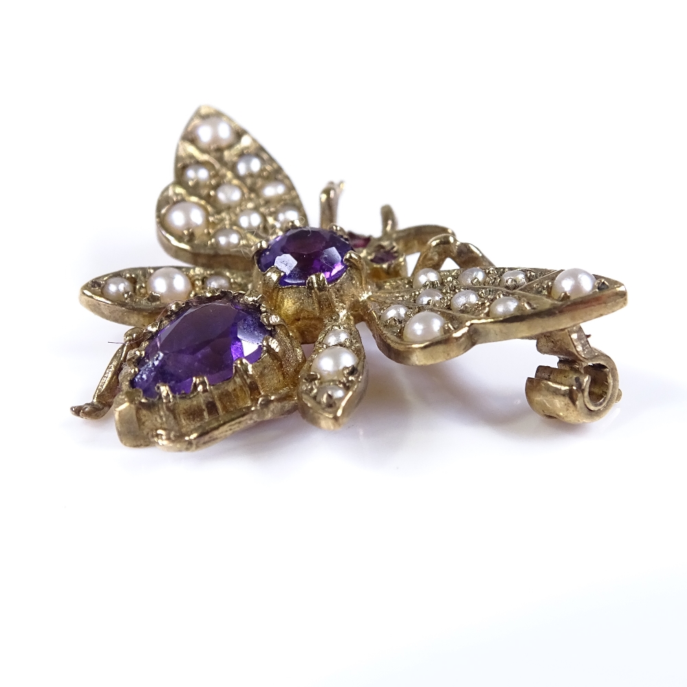A 9ct gold amethyst, pearl and ruby figural bug brooch, wingspan 26.3mm, 3.5g - Image 2 of 4