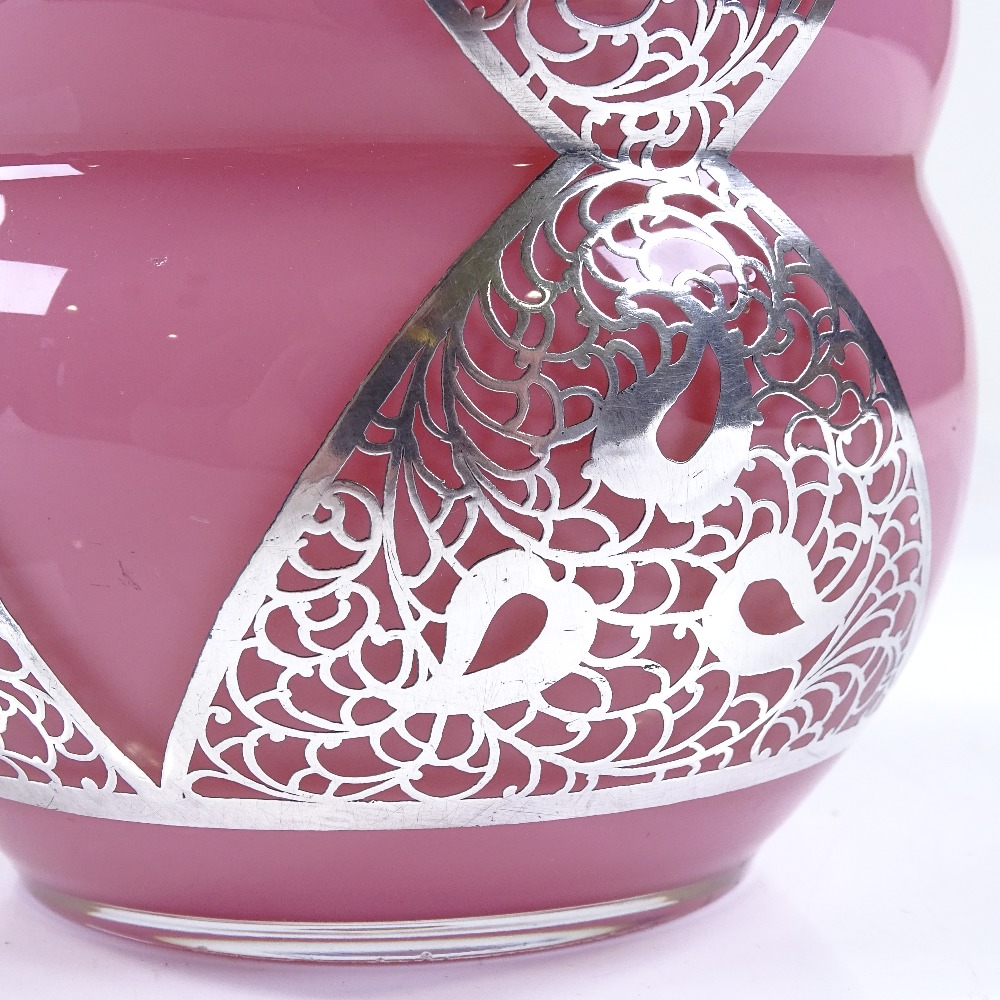 A silver-overlay pink glass double-gourd vase, height 13cm - Image 3 of 3