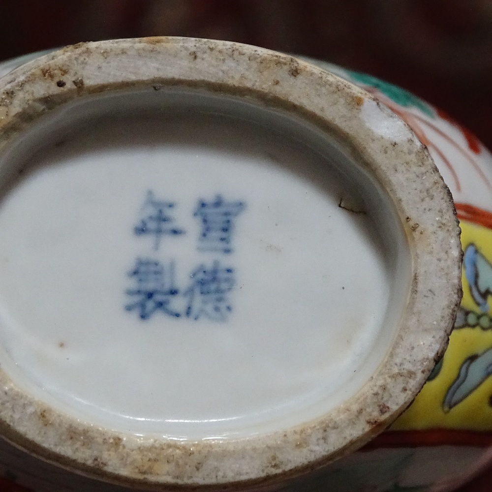 A Chinese famille verte porcelain 2-handled vase, with painted enamel birds and flowers, 4 character - Image 15 of 15