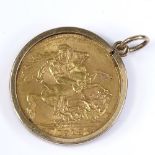 A George V 1913 gold sovereign, in gold pendant mount