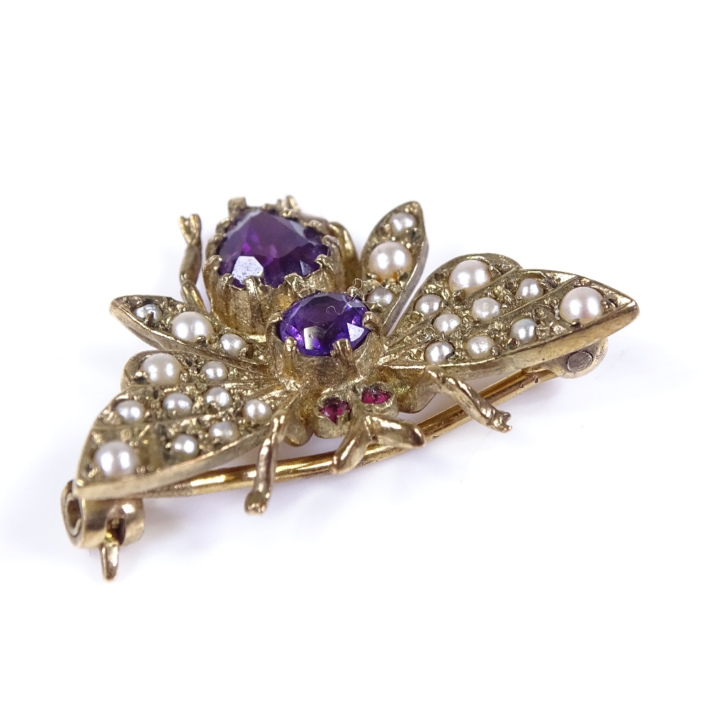 A 9ct gold amethyst, pearl and ruby figural bug brooch, wingspan 26.3mm, 3.5g - Image 3 of 4
