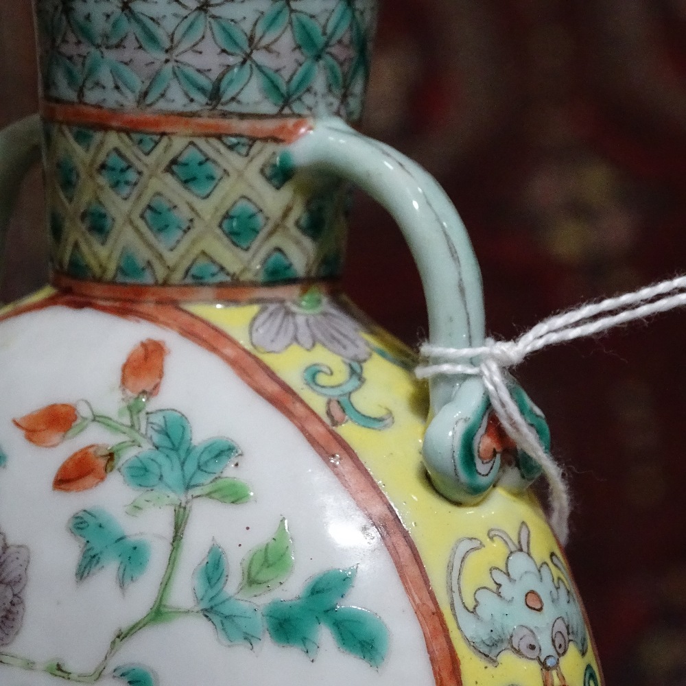 A Chinese famille verte porcelain 2-handled vase, with painted enamel birds and flowers, 4 character - Image 11 of 15