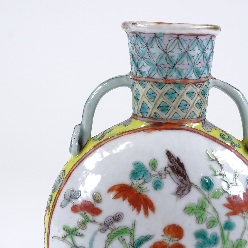 A Chinese famille verte porcelain 2-handled vase, with painted enamel birds and flowers, 4 character