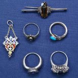 4 stone set silver rings, a Continental silver and enamel drop pendant, and a stone set and