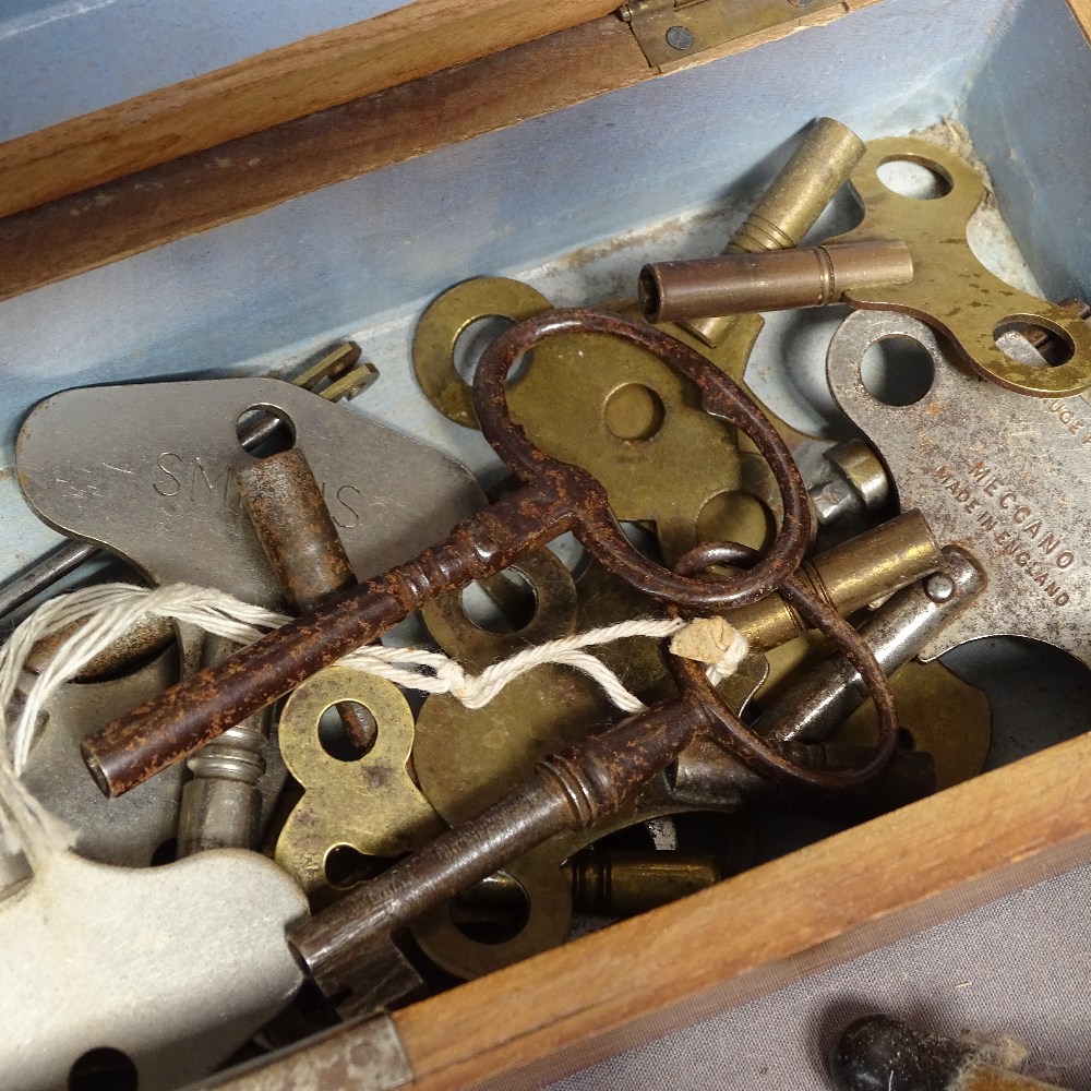 An oak box full of keys - Image 2 of 2