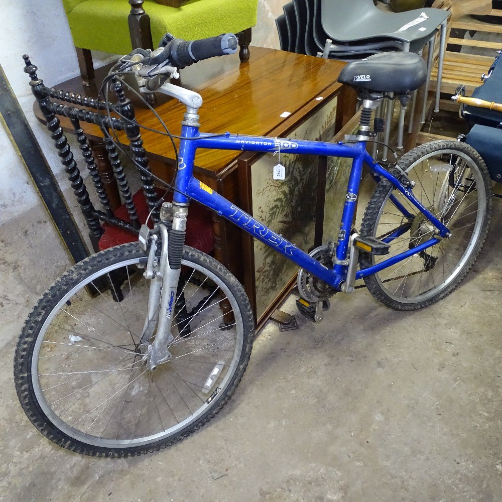 A gent's Trek mountain bike