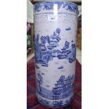 A Chinese Willow pattern stickstand, 18"