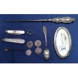 2 silver and mother-of-pearl fruit knives, a silver-handled button hook, silver-fronted photo