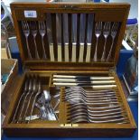 A canteen of silver plated Mappin & Webb cutlery for 6 people, in fitted oak case