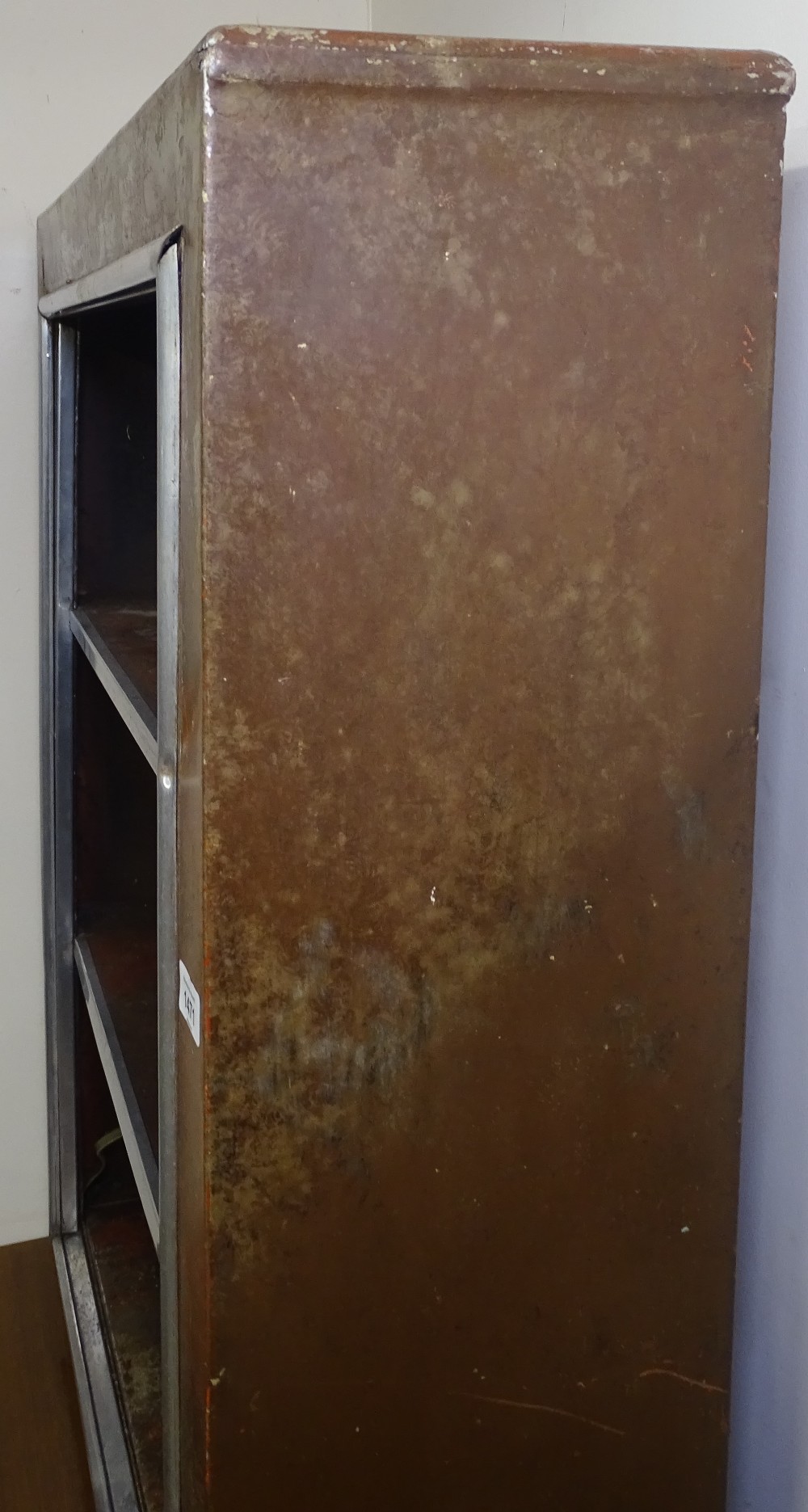 A small industrial metal open cabinet, W74cm, H92cm - Image 2 of 2