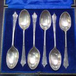 A cased set of 6 silver teaspoons