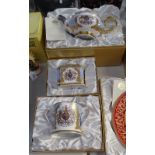 Boxed English bone China 2012 Queen's Diamond Jubilee teapot, matching casket and mug