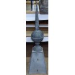 A Vintage galvanised metal finial, H95cm