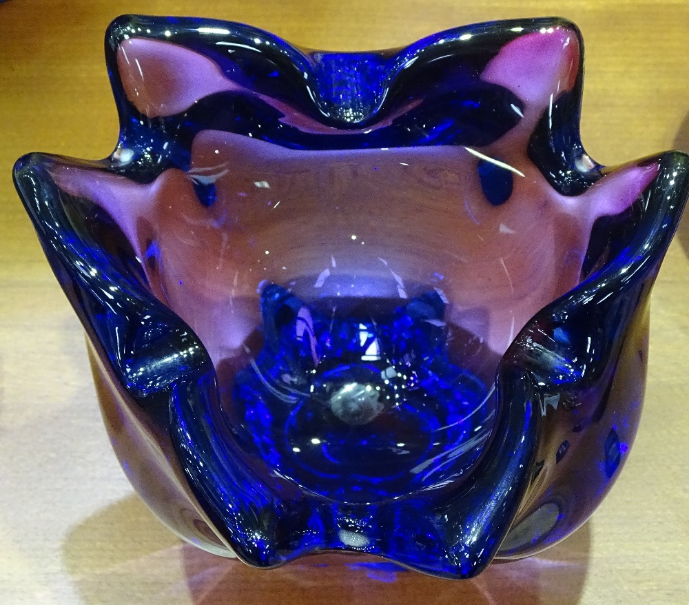 An Art glass vase, height 14cm - Image 2 of 2