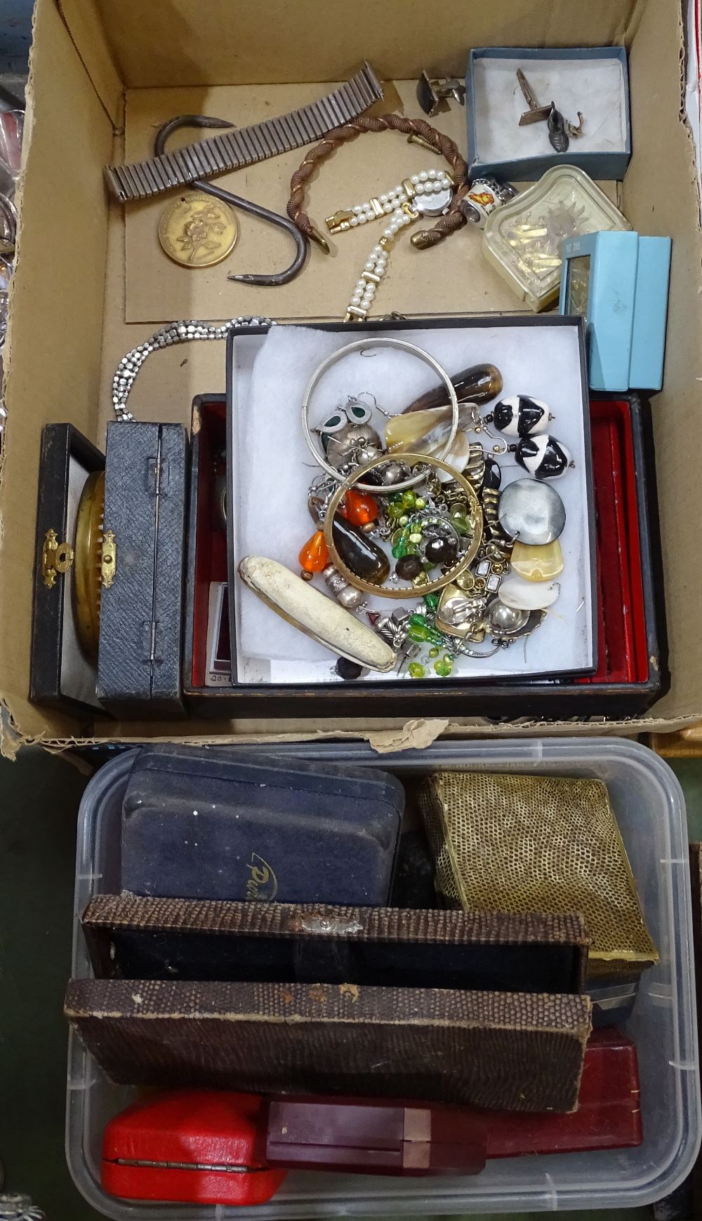 A box of costume jewellery, jewellery boxes etc