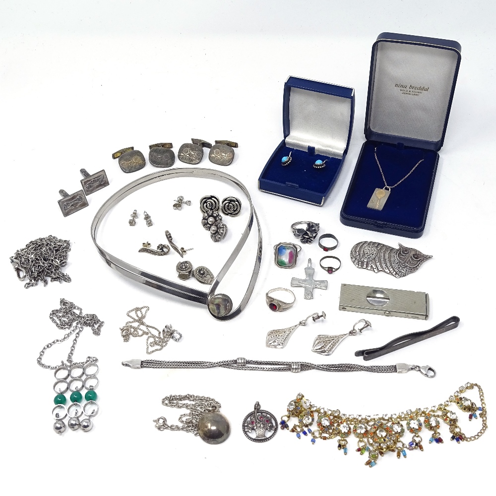 A large tray of assorted silver jewellery etc