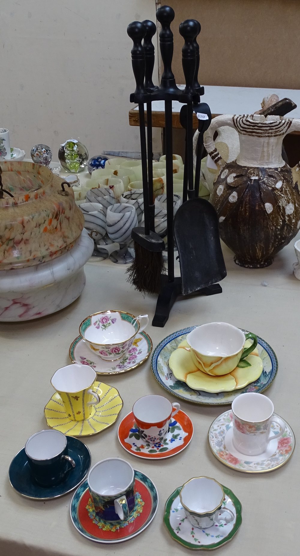 Companion set, various cups and saucers