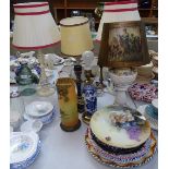 A pair of table lamps and shades, 58cm, glass vase, Oriental lamp, and decorative plates