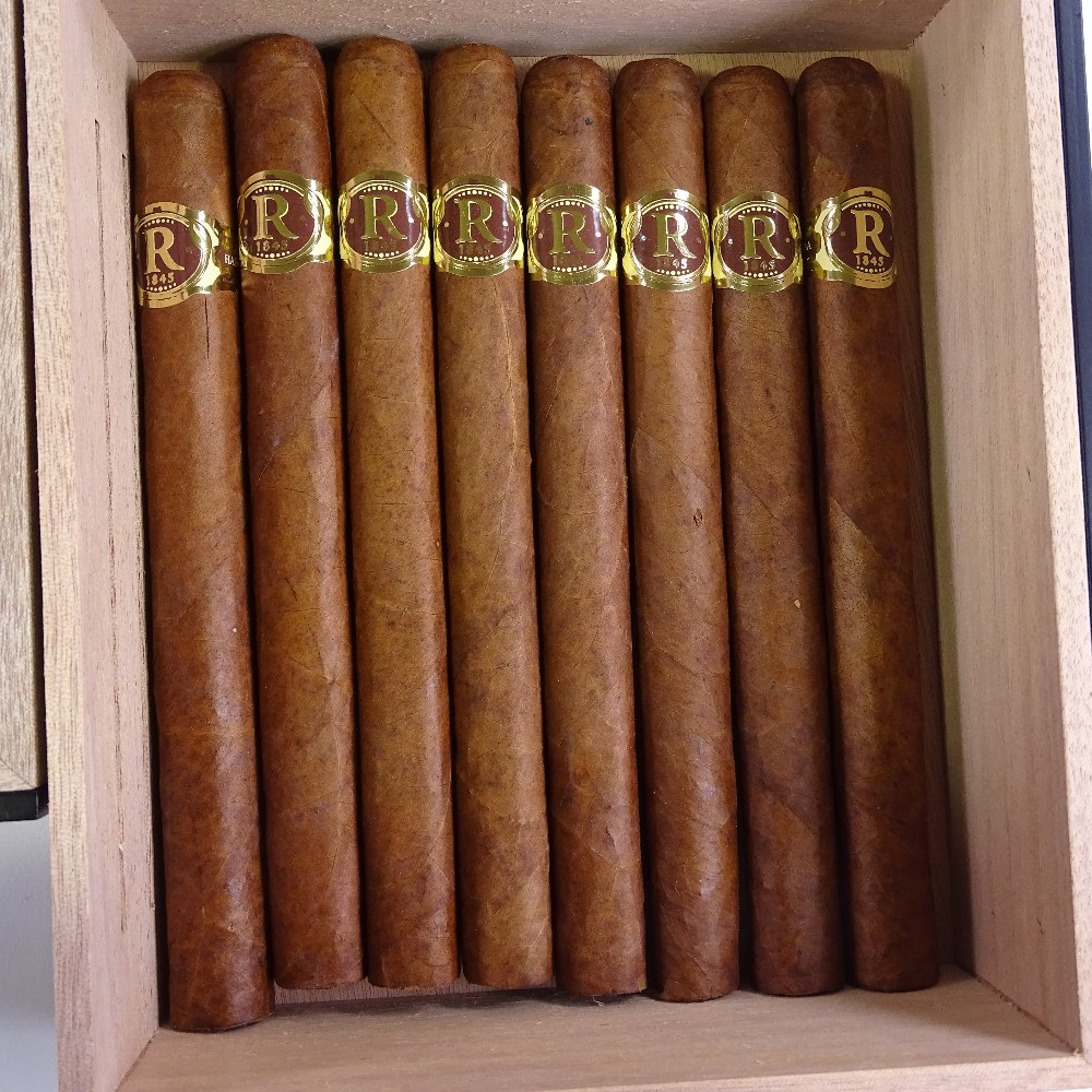 3 drawer Adorini humidor, containing 8 Vegas Robaina Don Alejandro, 8 Famosos, 9 Unicos (25) - Image 3 of 4