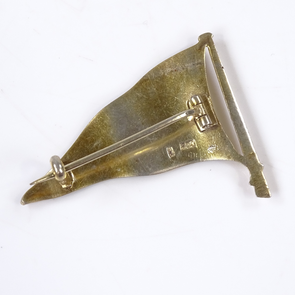 An Irish silver-gilt and coloured enamel Royal Yachting Club badge, length 35.7mm, 4.8g - Image 3 of 5