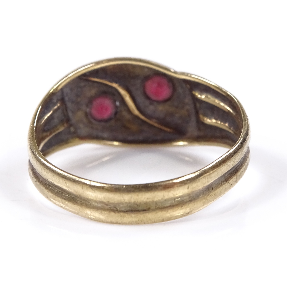 A 9ct gold garnet double snake head ring, setting height 9.7mm, size Q, 2.7g - Image 3 of 4