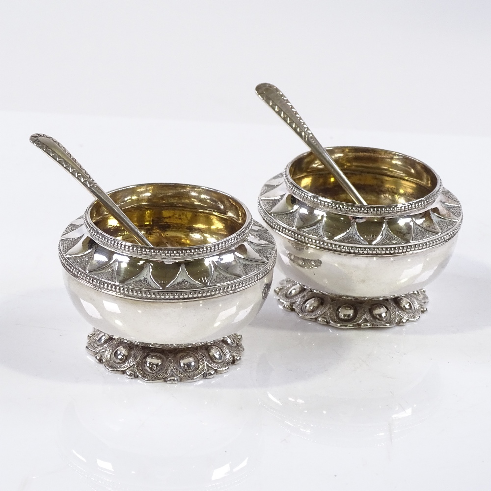 A pair of Victorian circular silver salts, with beaded rim, textured neck, and gilt interiors, by - Image 2 of 3