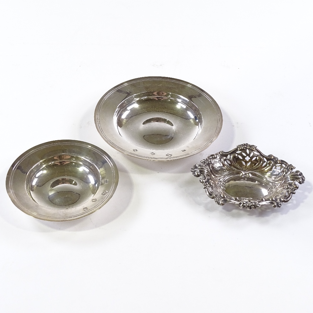 2 circular graduated dishes by John Henry Odell, hallmarks London 1972, largest diameter 14.5cm, - Image 2 of 3