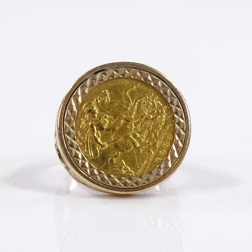 A 1982 gold half sovereign ring in 9ct gold setting, 7g