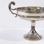 A small silver 2-handled trophy, with armorial on foot, by Carrington & Co, hallmarks London 1902,