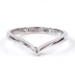 An 18ct white gold wishbone wedding band ring, with engraving inside shank "X marks my devotion",