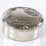 A modern circular silver lidded trinket box, with relief embossed lid, diameter 7cm, 2oz