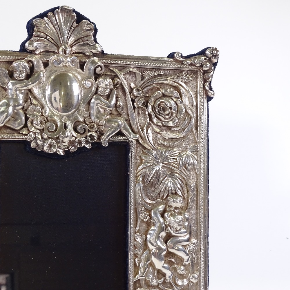 A modern Britannia standard silver-fronted photo frame, with high relief flower and cherub - Image 3 of 4