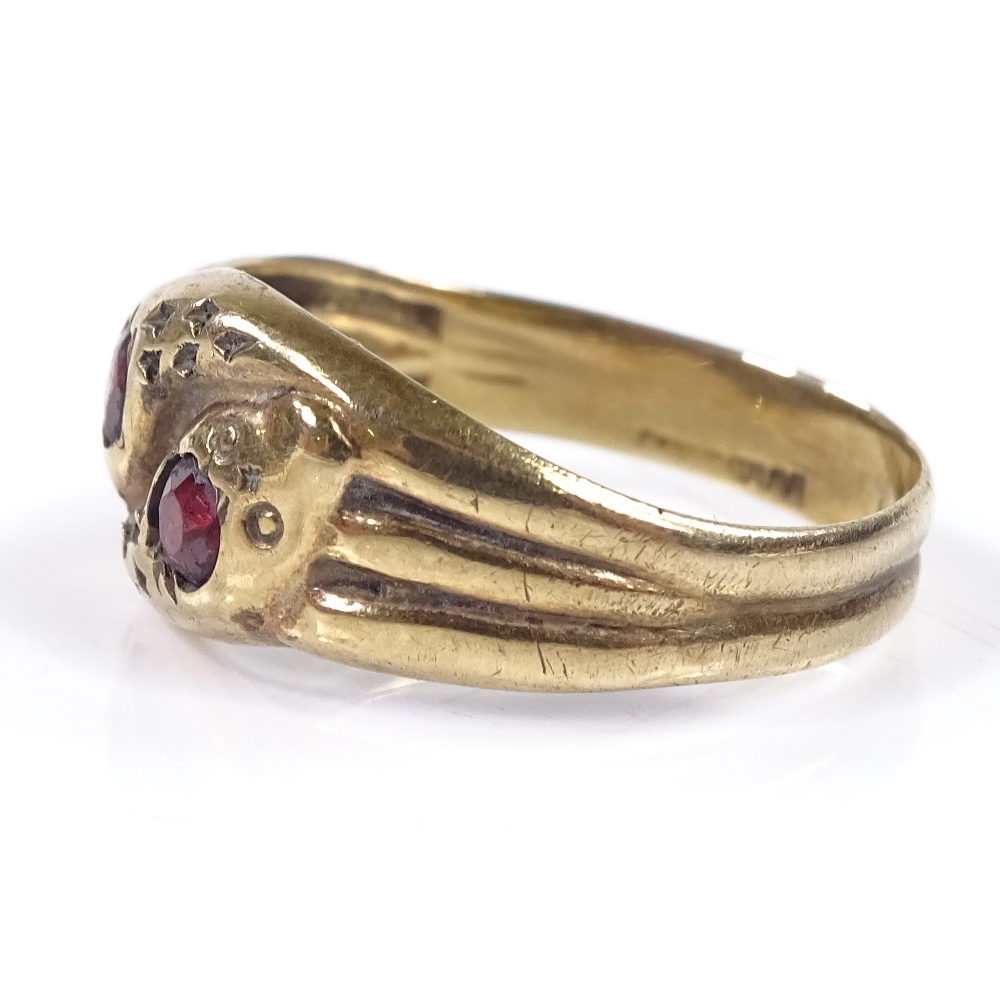 A 9ct gold garnet double snake head ring, setting height 9.7mm, size Q, 2.7g - Image 2 of 4