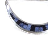 A heavy Mexican sterling silver onyx and lapis hinged-collar neck torque, internal diameter 117mm,