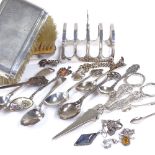 Various silverware, including grape scissors, toast rack, spoon etc, 9oz weighable