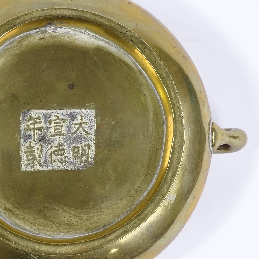 A Chinese bronze 2-handled censer, impressed 6 character seal mark under base, rim diameter 12cm,