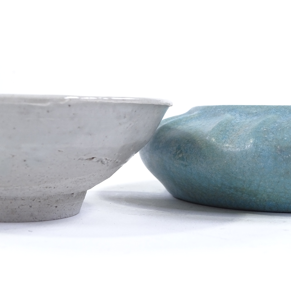 A Chinese porcelain turquoise glaze bowl, diameter 15cm, and a white glaze bowl, diameter 12cm (2) - Image 2 of 3