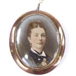 A Victorian double-photo panel brooch, in 9ct gold frame, brooch height 43mm, 8.7g (rope twist