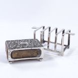 An Art Deco Mappin & Webb silver 4-division toast rack, hallmarks Sheffield 1939, length 11cm,