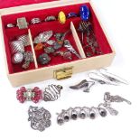 A box of Victorian and later jewellery, including amber, lapis etc