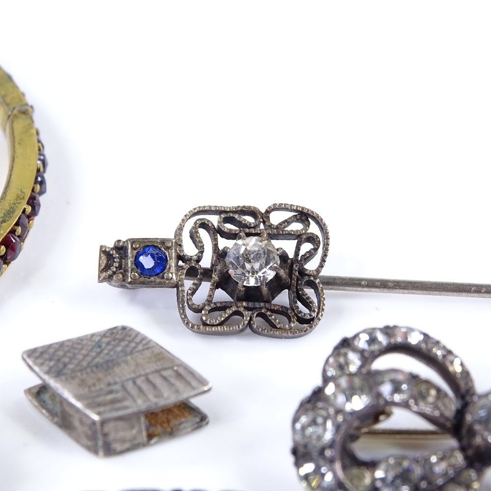 Various Victorian and later jewellery, including garnet bangle, earrings, brooch etc - Image 4 of 4