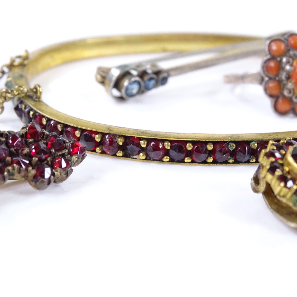 Various Victorian and later jewellery, including garnet bangle, earrings, brooch etc - Image 3 of 4