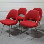 A set of 4 Knoll Studio Executive dining chairs, designed by Eero Saarinen, impressed Knoll Studio
