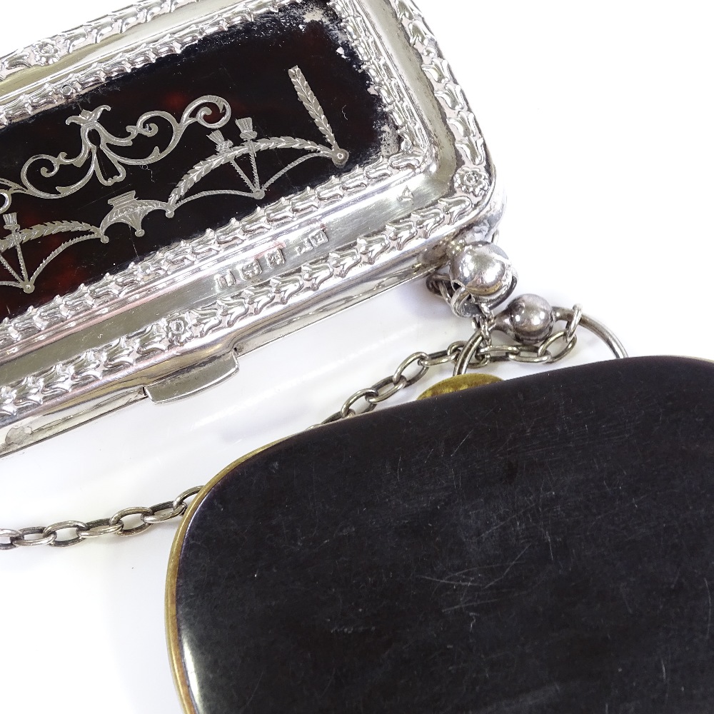 An Edwardian silver and tortoiseshell purse on chain by Henry Matthews, Birmingham 1910, width - Image 3 of 3