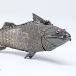 An unmarked silver articulated fish box, length 10.5cm