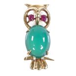 A 9ct gold cabochon chrysoprase and ruby figural owl brooch, maker's mark HGM, brooch height 36.1mm,