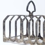 A silver 7-bar toast rack by Viner's Ltd, hallmarks Sheffield 1936, length 14cm, 4.6oz