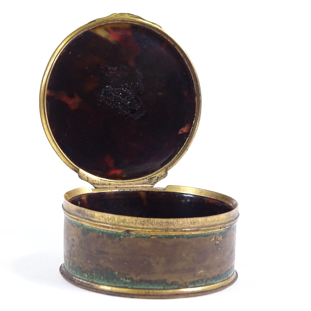 An 18th/19th century green and gilt lacquer box with gilt-metal mounts, 7cm diameter - Image 2 of 3