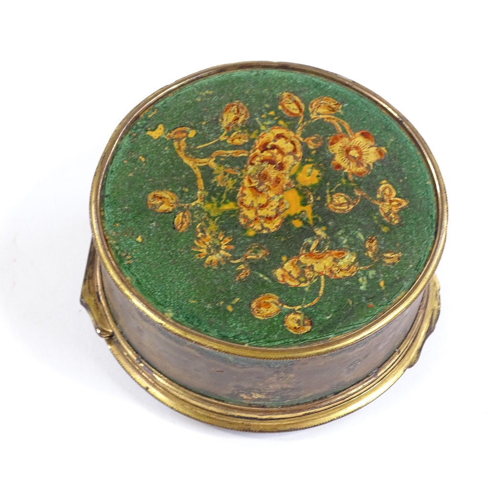 An 18th/19th century green and gilt lacquer box with gilt-metal mounts, 7cm diameter - Image 3 of 3